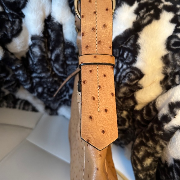 Dooney & Bourke Ostrich Shoulder Bag with Classic Design. Vintage - Picture 5 of 8